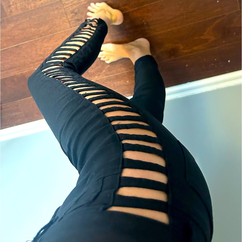 BLACK PANTS WITH SLITS